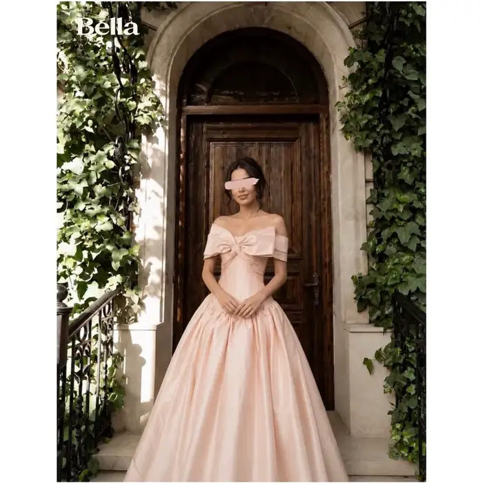 Robe de mariée personnalisée Bella, coupe trapèze, épaules dénudées, rose poudré, robe de bal romant