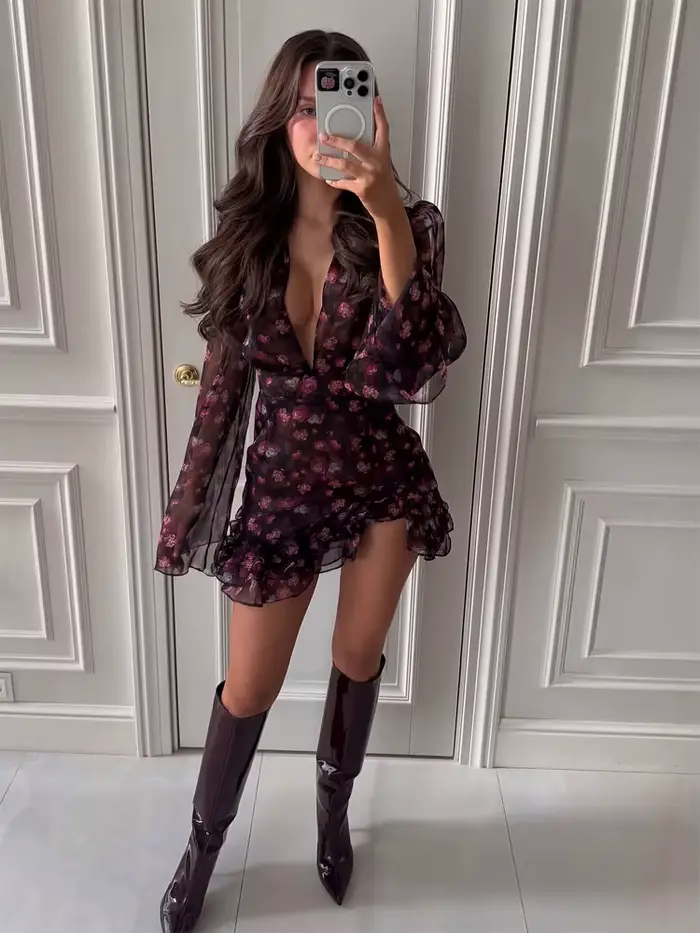 Robe courte crème à imprimé fraise avec volants col en V profond manches longues bouffantes pour femmes occasions spéciales rendez-vous romantiques sorties printemps été