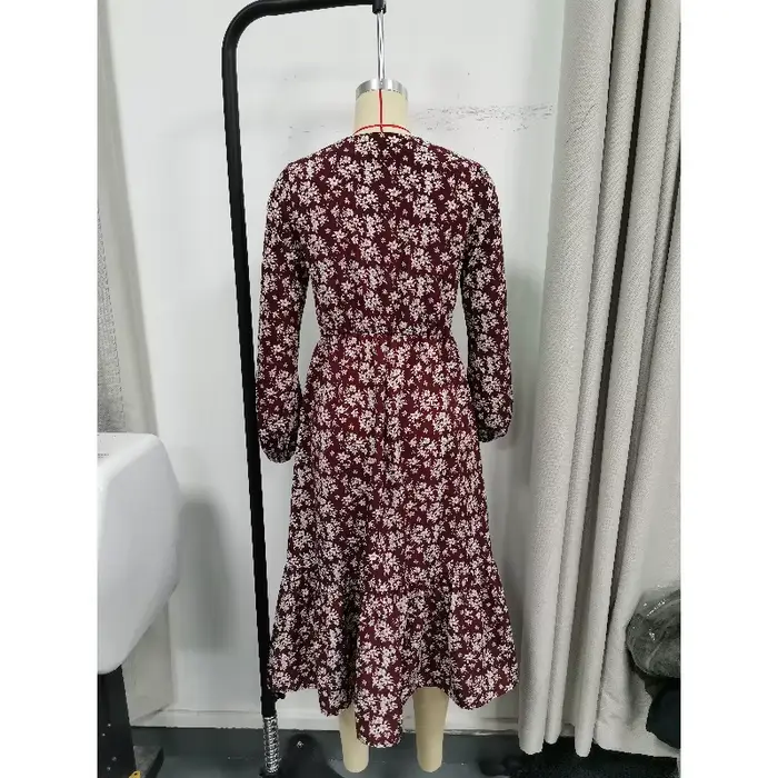Robe florale bordeaux col en V taille haute avec ourlets à volants pour femmes printemps automne soirée décontractée élégante
