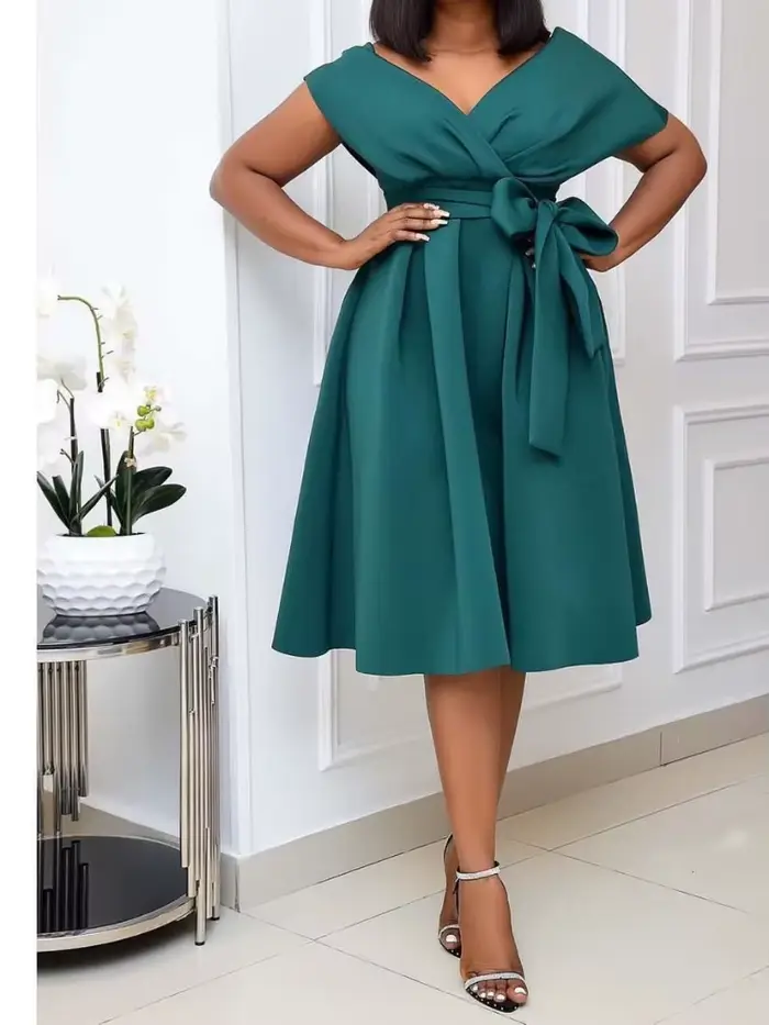 Robe mi-longue polyester pour femmes, col en V, coupe cintrée, manches courtes, silhouette élégante pour l'été et occasions spéciales