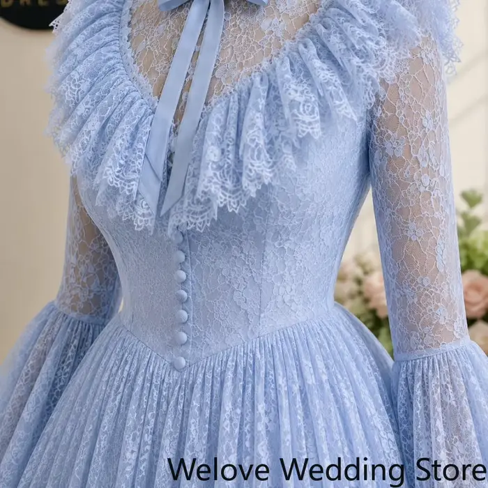 Robe de soirée romantique bleu poussière pour invitée de mariage, col montant, nœud au cou, col à volants, dentelle transparente, manches longues cloche