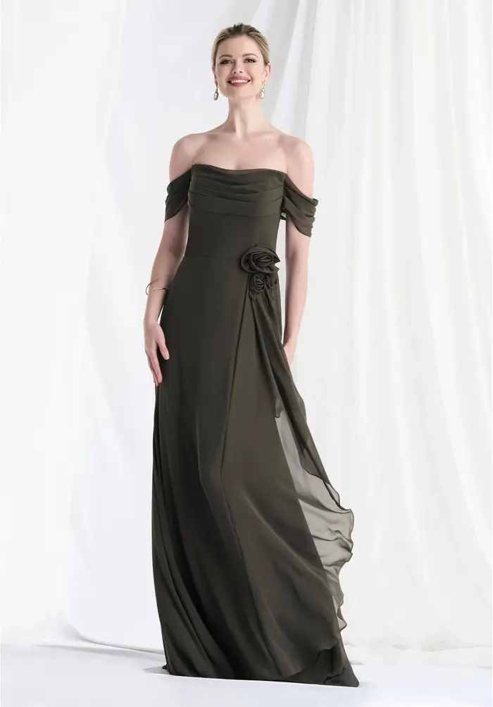 Robe de cérémonie personnalisée pour mère de la mariée, couleur olive, épaules dénudées, buste drapé