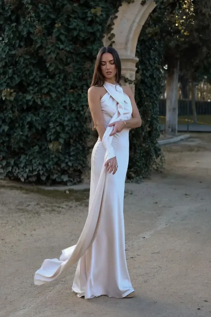 Robe longue en satin sexy asymétrique à une épaule avec ruban, sans manches, dos nu, cintrée à la ta