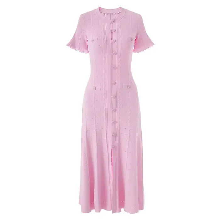 Robe midi élégante de style français à manches courtes en maille côtelée, taille haute, à bouton uni