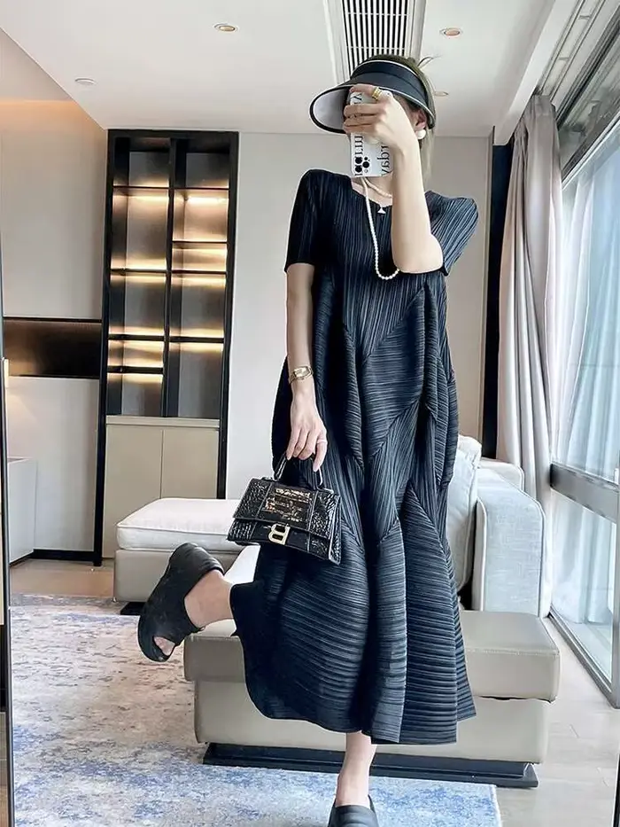 LANMREM robe plissée française pour femmes col rond manches courtes couleur unie robes décontractées mode féminine 2025 été nouveau 2DE415