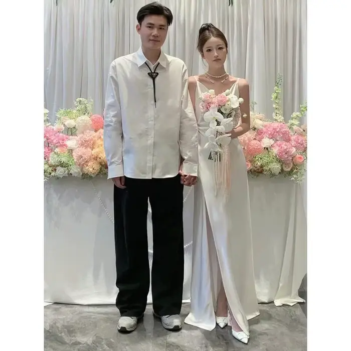 Robe de fiançailles à col en v, nouveau Style de printemps, robe du matin à bretelles, fente blanche, robe de mariée légère, personnalisée