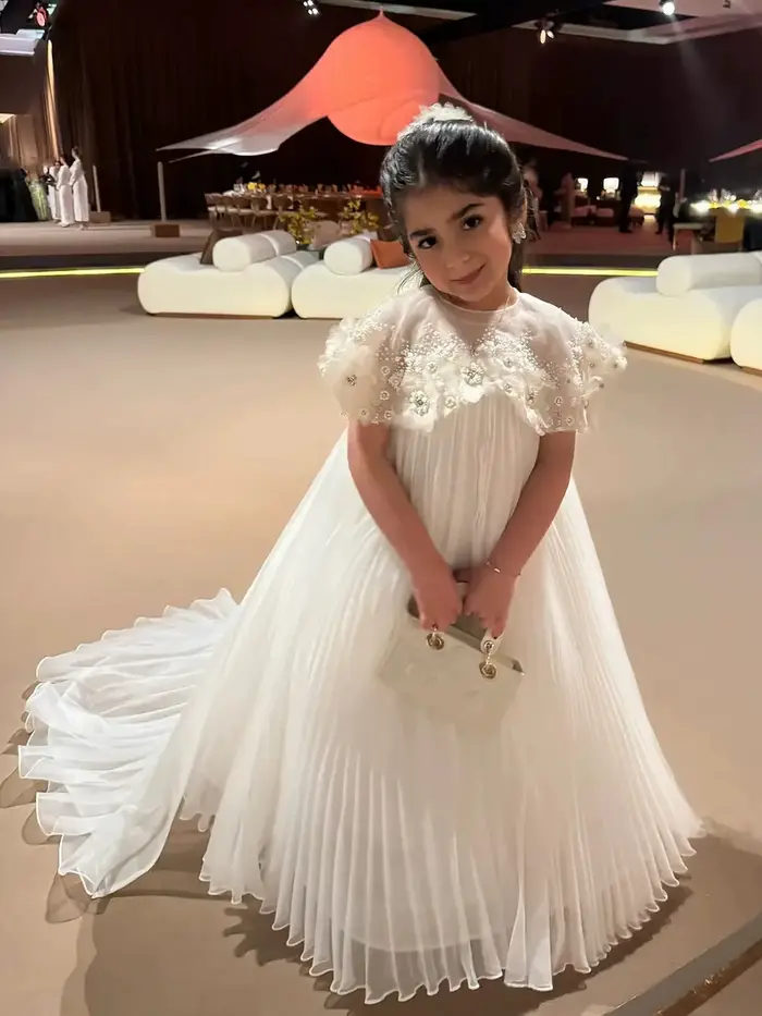 Robe de demoiselle d'honneur blanche avec appliques florales pour mariages et occasions spéciales pour enfants princesses