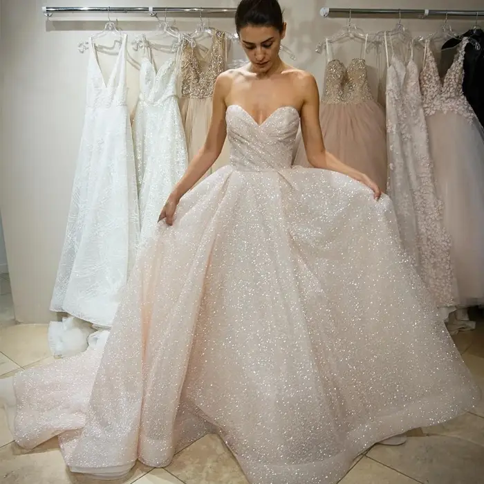 Robes de mariée princesse brillantes personnalisées