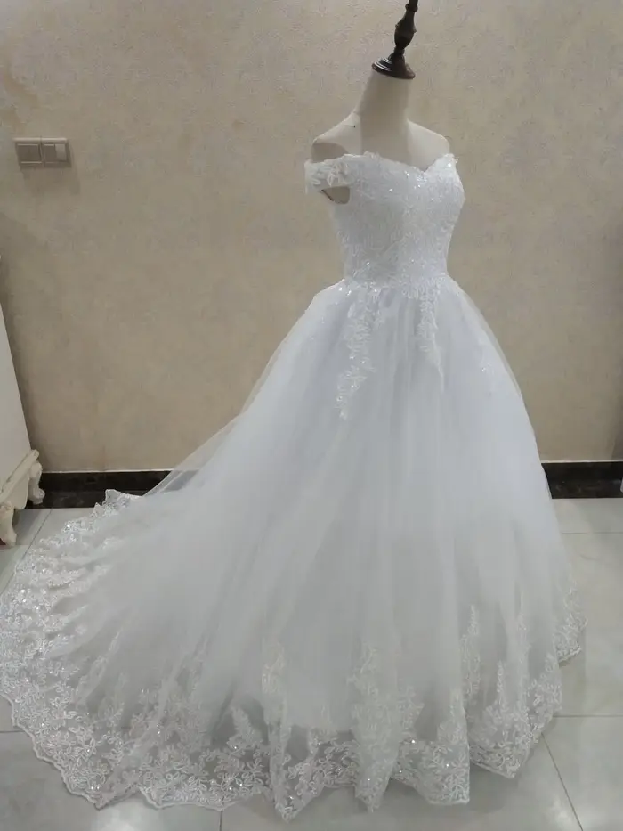 Robe de mariée princesse personnalisée en dentelle