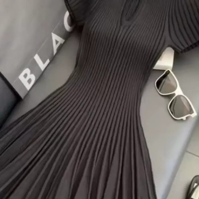 Nouvelle robe tricotée noire