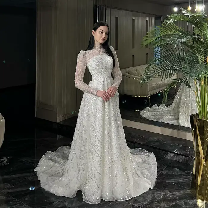 Robe de mariée trapèze en dentelle perlée de luxe