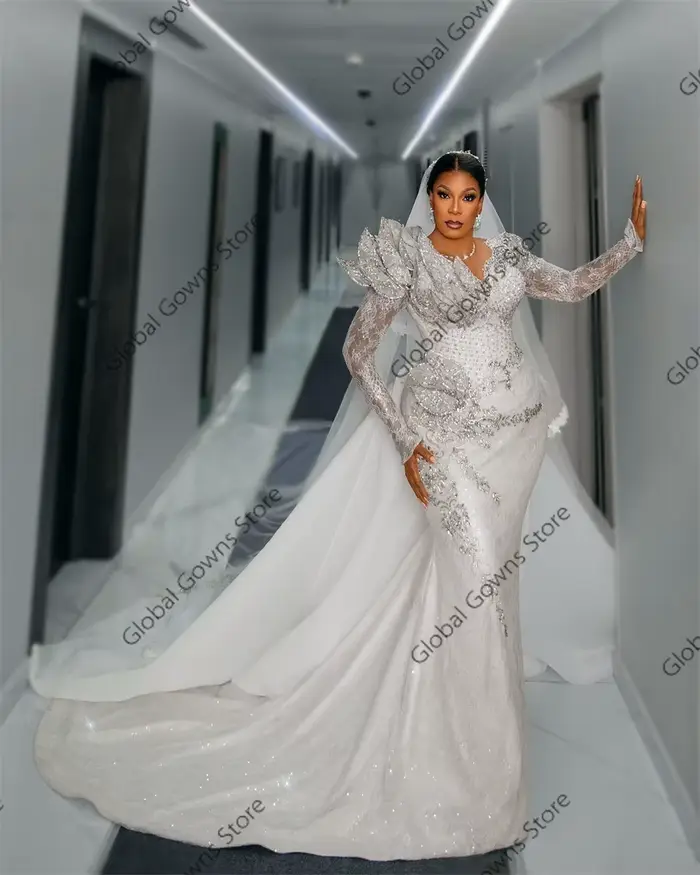 Robe de mariée élégante en dentelle blanche avec train pour femmes enceintes et occasions spéciales