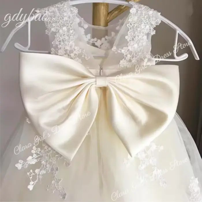 Robes de demoiselle d'honneur en tulle bouffant