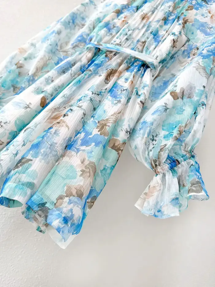 Robe pour femmes à imprimé floral bleu