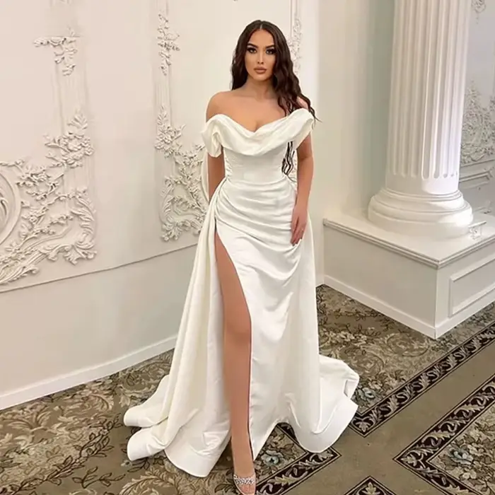 Robes de mariée en satin dos nu avec rubans pour la mariée