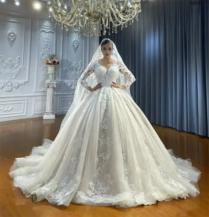 Robe de mariée de luxe personnalisée à col en V