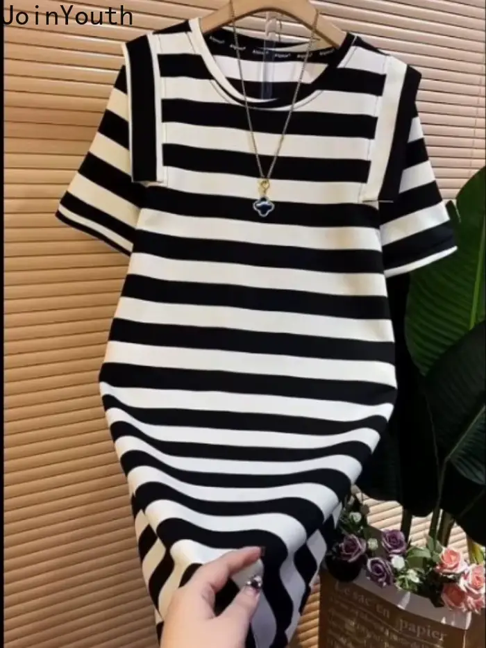 Robes rayées pour femmes