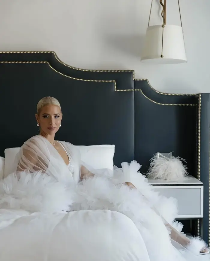 Robe de Mariée Bohème Noble Weiss avec Train de Balayage et Décolleté en V pour Femmes Enceintes Occasions Spéciales