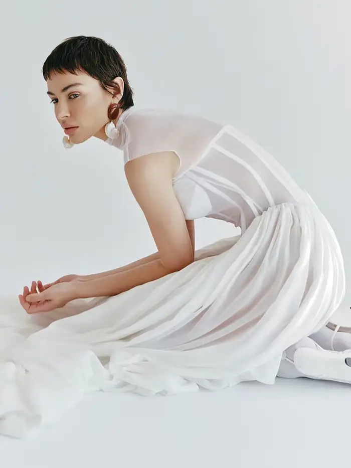 Robe d'illusion blanche transparente élégante avec jupe en tulle sans manches col roulé pour femmes occasions spéciales soirées de gala mariage