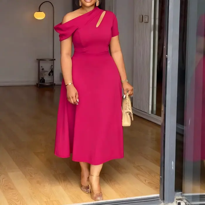 Robe élégante polyester couleur unie col asymétrique coupe ajustée jupe maxi style chic grande taille pour femme occasions spéciales