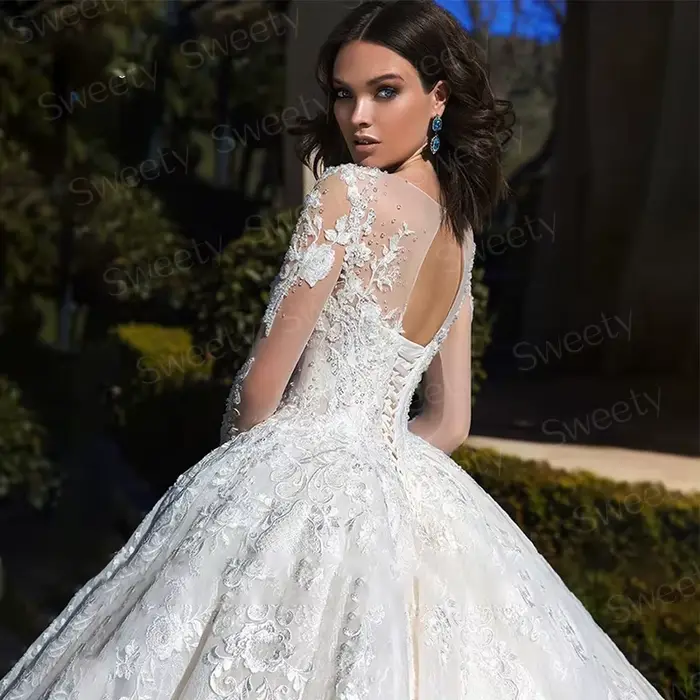 Robe de Mariée Glamour en Dentelle Brodée sur Filet