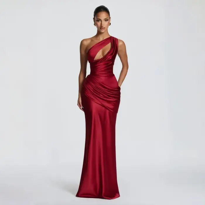 Robe longue en satin asymétrique à découpes pour femme