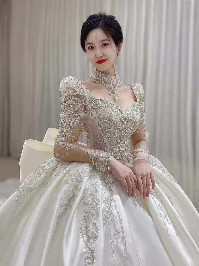 Robe de Mariée en Satin et Dentelle Brodée à Manches sulf