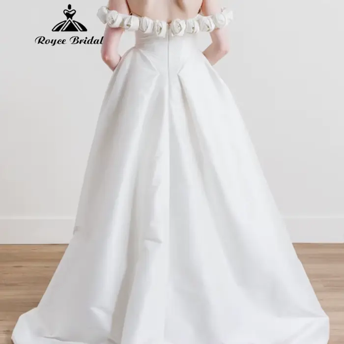 Robe de mariée minimaliste RoyceBridal coupe A-line 2026 avec fleurs 3D faites à la main
