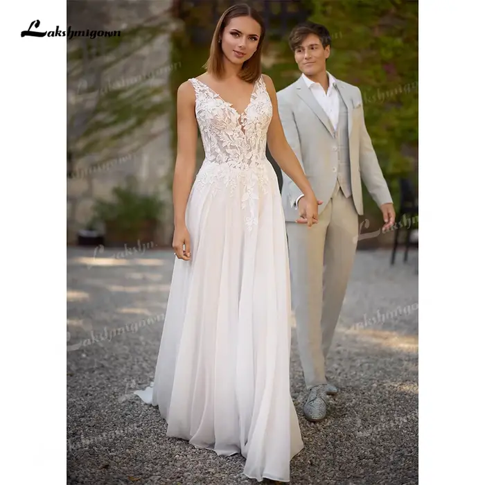 Robe de mariée bohème romantique en dentelle florale appliquée