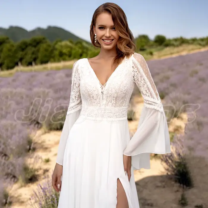 Robe de mariée en mousseline de soie à manches évasées personnalisées