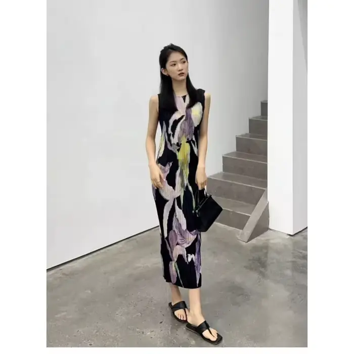Robe Miyake, jupe plissée, ample et amincissante, style mondaine élégant, sans manches, col rond, ro