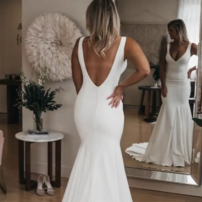 Robes de mariée sirène 2026 Femmes Élégantes Sans manches Blanc Vestidos De Novia Simple Boho Satin Longue Sexy Col en V