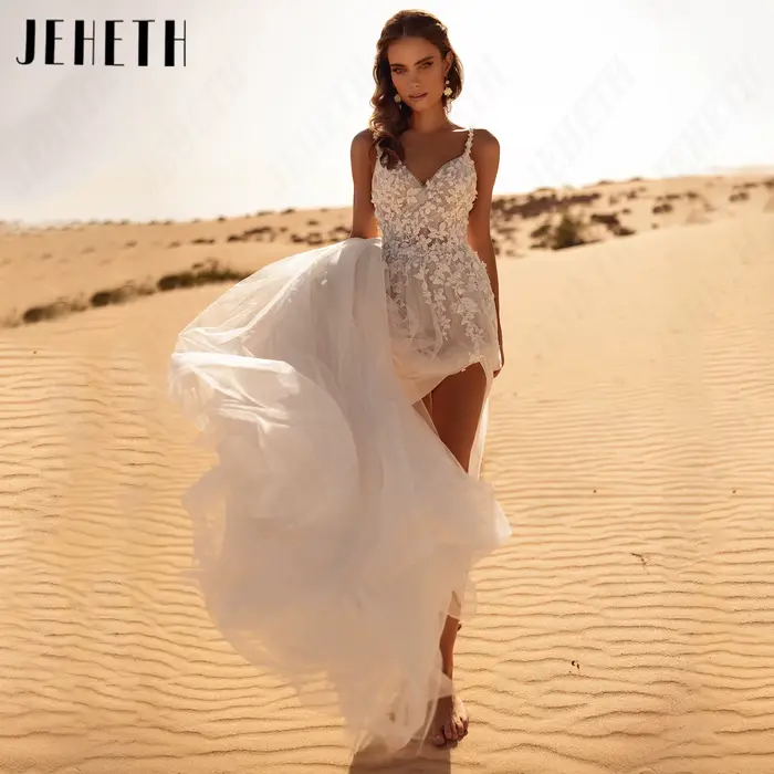 JEHETH Robe de Mariée Tulle Coupe A Bretelles Fines Col V Profond Appliques Dentelle Florale 3D Dos Illusion Nu Grande Fente Latérale Traîne Chapelle Shooting Dunes Désertiques Bohème au Coucher de So