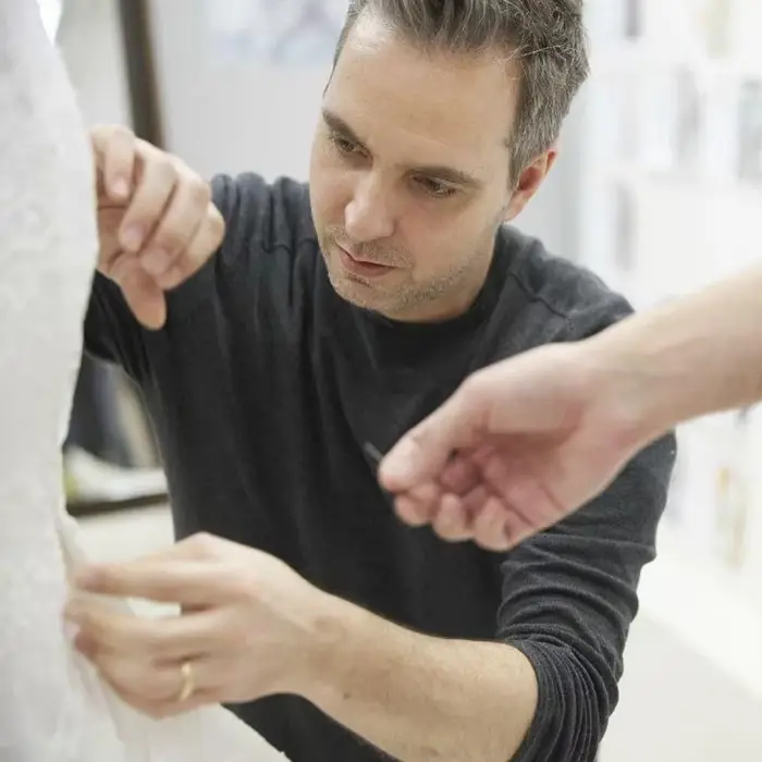 Robe sirène marron sans manches pour femmes africaines élégante avec applique en feuille 3D pour soirées officielles et événements spéciaux