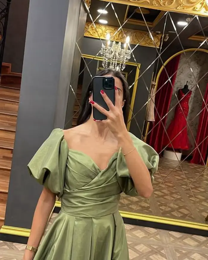 Robe de soirée verte en satin avec col en V et manches courtes pour femmes, élégante et sophistiquée pour soirées officielles et cérémonies de mariage