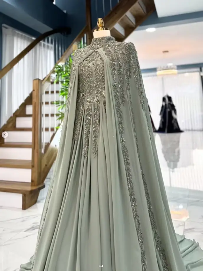 Robe de soirée caftan musulman vert sauge avec cape à manches longues élégante pour femmes occasions spéciales soirée officielle tricoter appliques dentelle rubans