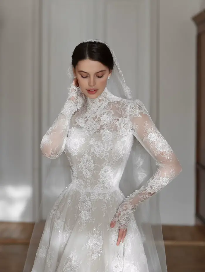 Robe de mariée de luxe en dentelle personnalisée avec train de balayage/brosse pour femmes élégantes occcasions spéciales
