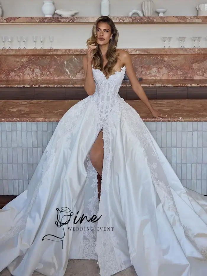 Robe de mariée de luxe Oine avec train de balayage, coupe trapèze, appliques en dentelle, manches détachables, personnalisable pour femmes grandes occasions