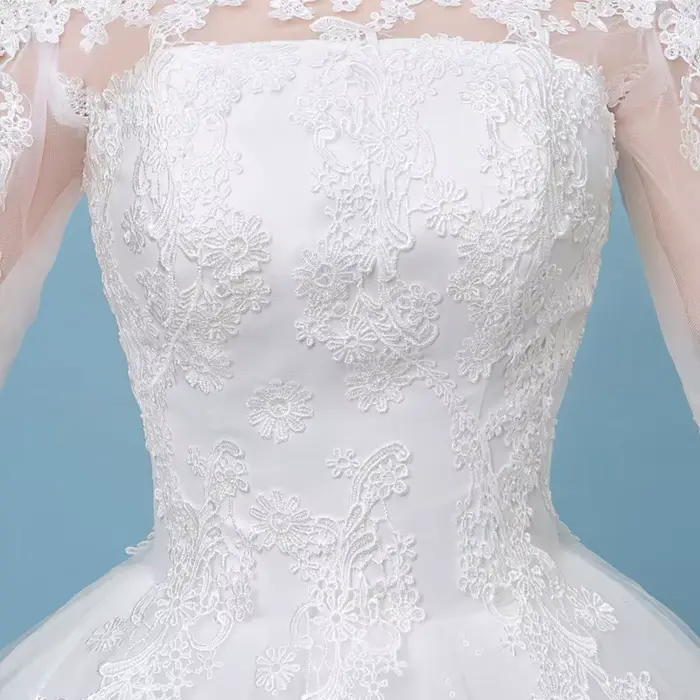 Robe de mariée à demi-manches personnalisée
