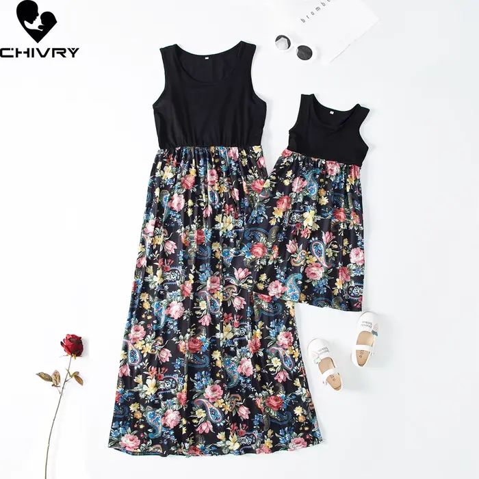 Robe d'été sans manches en patchwork de fleurs pour mère et filles occasions spéciales tenues assorties famille nouvelle collection polyester décontracté