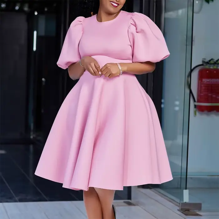 Robe élégante pour femmes, col rond, manches courtes, taille haute plissée, mi-mollet, style sexy et club, adaptable toute la saison, pour anniversaires et soirées spéciales