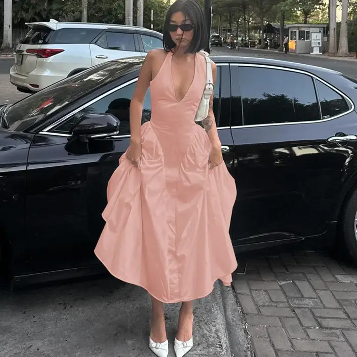 Robe sans manches dos nu col en V pour femmes, élégante et sexy, idéale pour soirées et occasions spéciales 2025