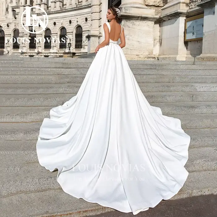Robe de mariée Louis Novias en satin avec ceinture en cristal chic, col en V profond, dos nu, pour femmes occasions spéciales