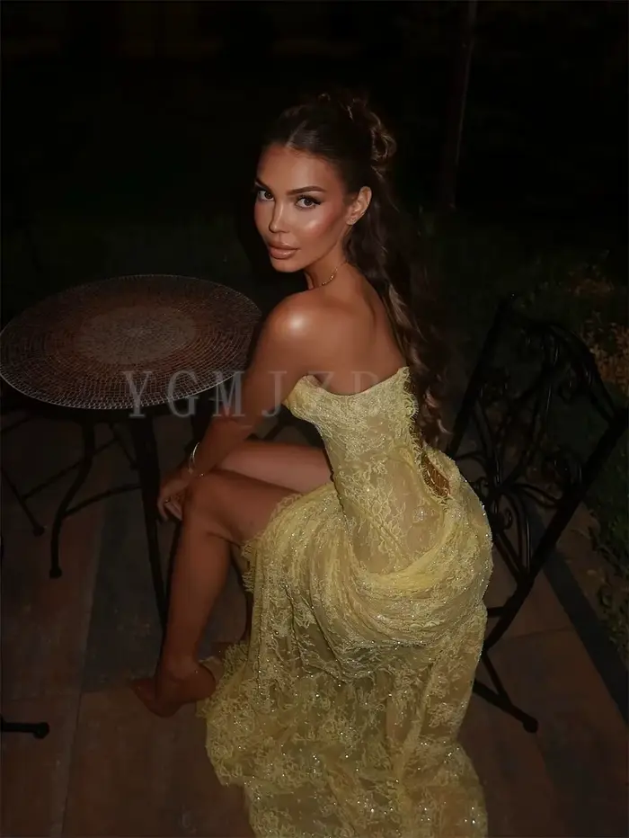 Robes de soirée jaunes en dentelle perlée plissée avec corset et fente latérale haute