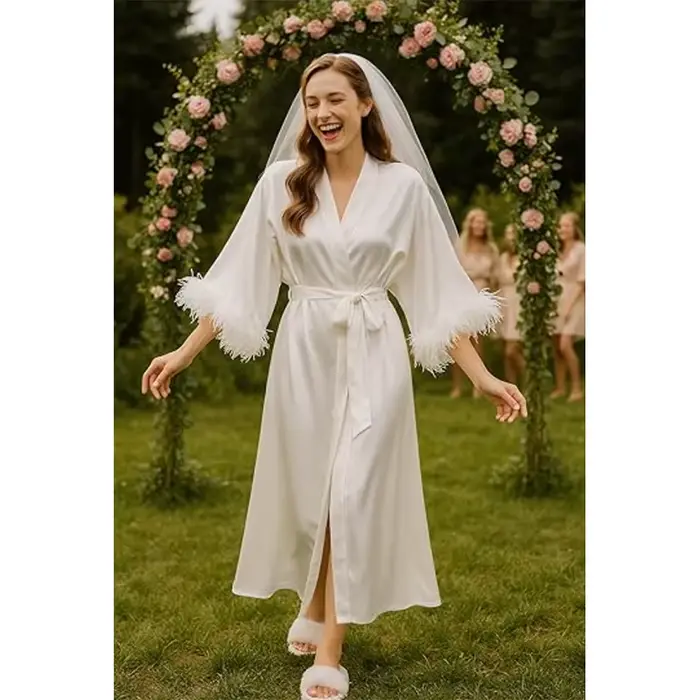 Robe de mariée longue en plumes