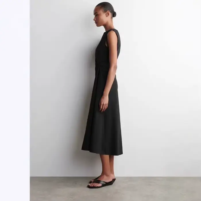 Robe longue noire en maille