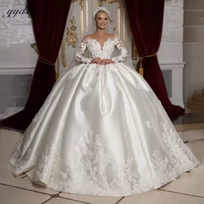Robe de mariée exquise en polyester avec décolleté cœur et appliques en satin pour femmes occasions spéciales