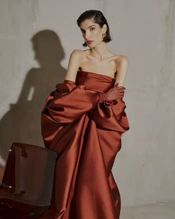 Robe de soirée Sharon Said en polyester satiné de forme sirène rouge rouille avec cape et soutien-gorge intégré pour femmes pour soirées officielles et événements spéciaux