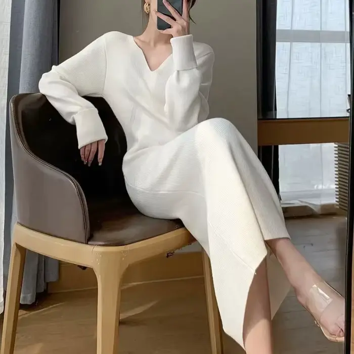 Robe blanche à col en V pour femmes
