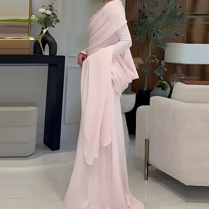 Robe de soirée élégante à col montant
